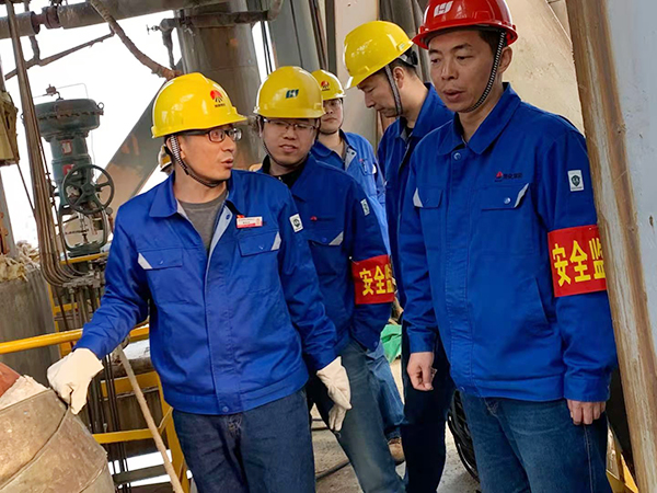 公司領導趙強深入尿素現場檢查工作5.jpg