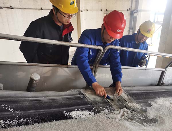 尿素車(chē)間“問(wèn)診皮帶”為效益提升年助力1.jpg