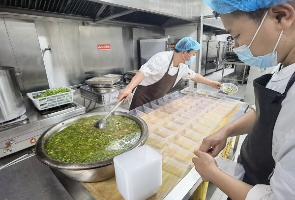 提高節(jié)日飯菜水準(zhǔn)，暖胃同時(shí)更要為職工暖心.jpg