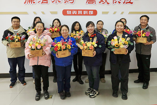 三八節(jié)前夕，采供部開展慶三八節(jié)花藝活動 (2).jpg