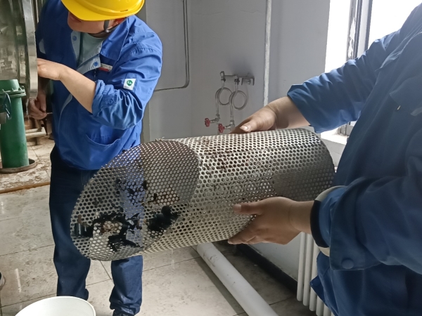 2024年5月2日，崗位人員自行拆除過濾器清理濾網(wǎng)，除污去垢凈裝置。.jpg