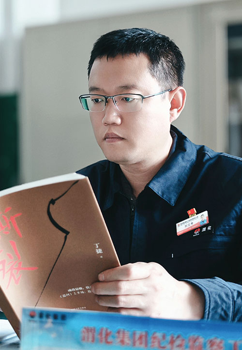 3三等獎(jiǎng)：合成車間王亞輝《學(xué)“廉”潤心》（說明：學(xué)廉潔書籍，筑信念之基。）.jpg