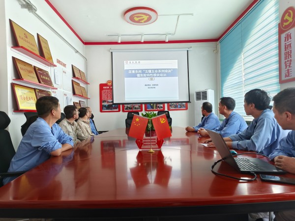 9月26日，技術(shù)員曾迎軍對班組進行懂會能日常培訓.jpg
