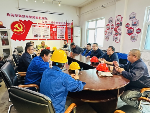 11月5日上午，驗(yàn)收隊(duì)伍召開專題會(huì)議，匯總施工問題并討論竣工驗(yàn)收準(zhǔn)備工作.jpg