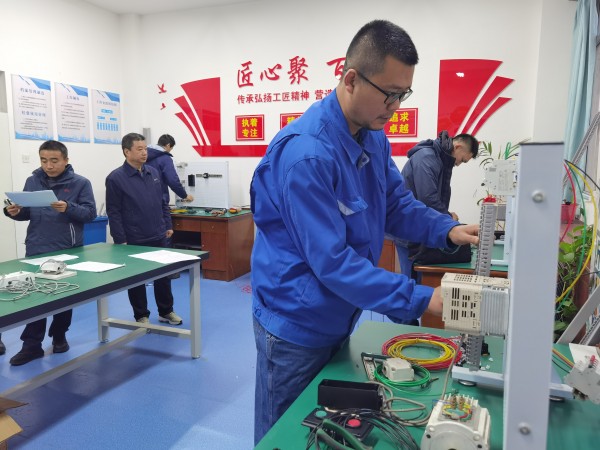 12月26日，電氣高級工實操比賽現(xiàn)場.jpg