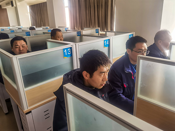 2月25日，合成車間員工進行“懂會能”考試 (2).jpg