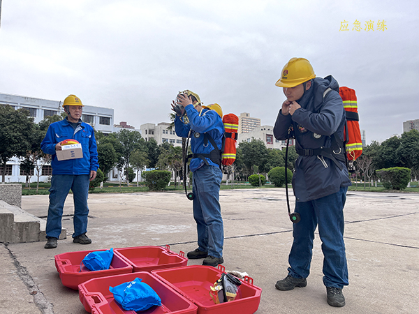 3月27日16：30，合成車間員工進(jìn)行演練中.jpg