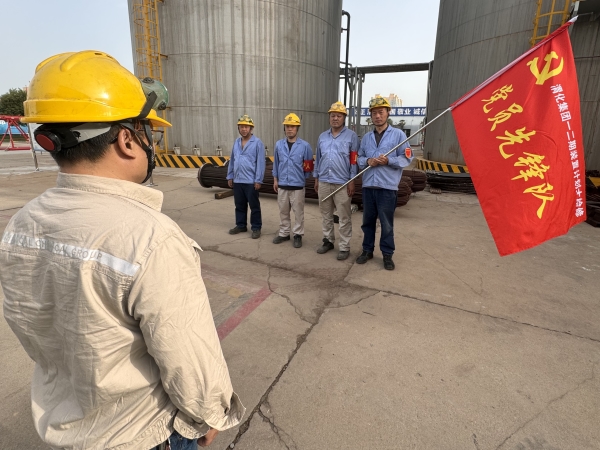 黨員突擊隊(duì)出發(fā)2.jpg
